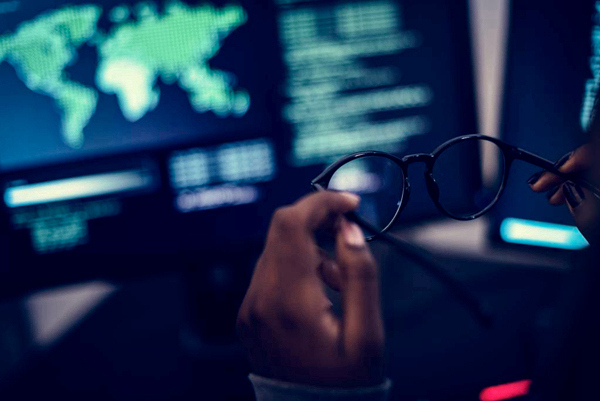 千元眼鏡成本僅20塊，6億近視人口的“暴利”行業(yè)真相